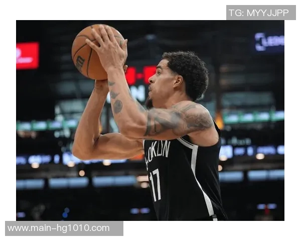 克拉克斯顿虽砍下16分12板8助却难阻球队失利无力回天的悲壮表现