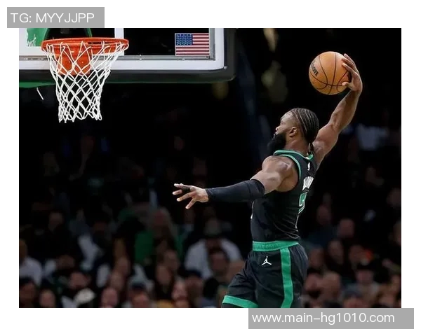 杰伦布朗状态低迷半场表现惨淡仅得6分并贡献4次失误正负值惨遭17