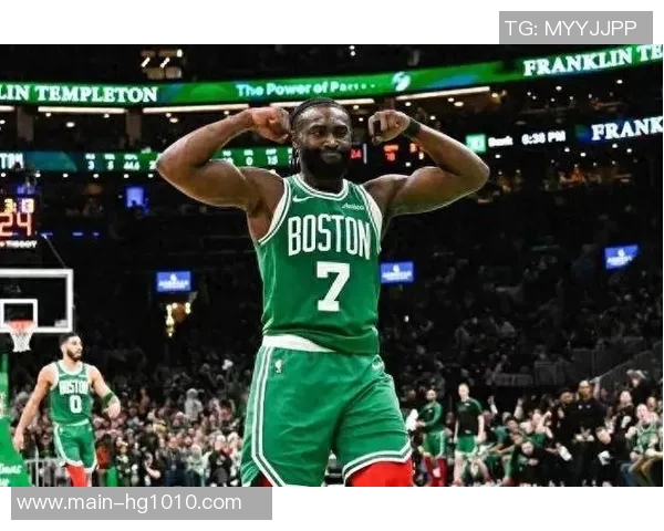 杰伦布朗首节表现抢眼8投5中贡献12分2篮板3助攻助力球队连连得分