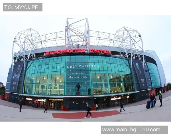 曼联在老特拉福德球场盛情举办第二届球迷开斋晚宴活动欢庆团圆与友谊